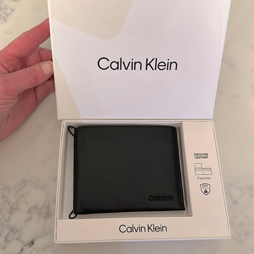 NWT Calvin Klein Leather Wallet black